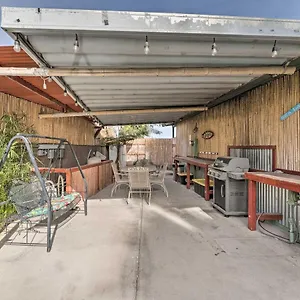 Holiday home Vegas Oasis With Pool And 7 Miles To Strip, Las Vegas