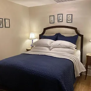 Apartment Pineapple House, Cozy Garden Apartment, Center! Marble-tiled Bathroom! Free Parking!